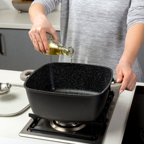 GARNEK KWADRATOWY GRANITOWY Z POKRYWKĄ 28CM 7,4L GARNEK KWADRATOWY GRANITOWY Z POKRYWKĄ 28CM 7,4L