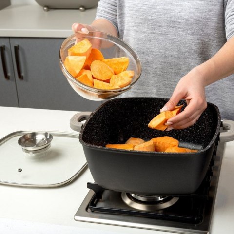 GARNEK KWADRATOWY GRANITOWY Z POKRYWKĄ 28CM 7,4L GARNEK KWADRATOWY GRANITOWY Z POKRYWKĄ 28CM 7,4L