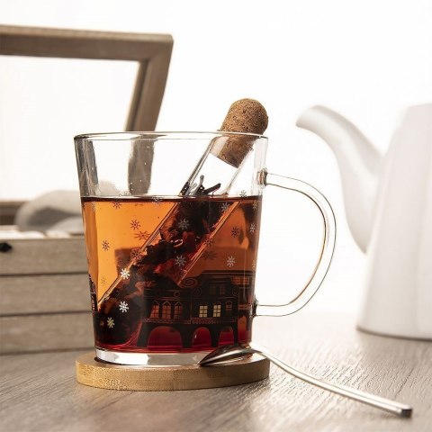 Kubek szklany z zaparzaczem i podstawką bambusową domki zestaw 3 el. 400 ml Kubek szklany z zaparzaczem i podstawką bambusową domki zestaw 3 el. 400 ml