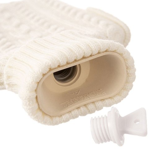 Termofor gumowy w pokrowcu sweterku beżowy 1,6 l 33x20 cm Termofor gumowy w pokrowcu sweterku beżowy 1,6 l 33x20 cm