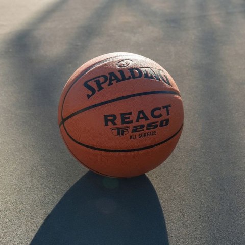 Piłka do koszykówki Spalding React TF-250 76803Z Piłka do koszykówki Spalding React TF-250 76803Z