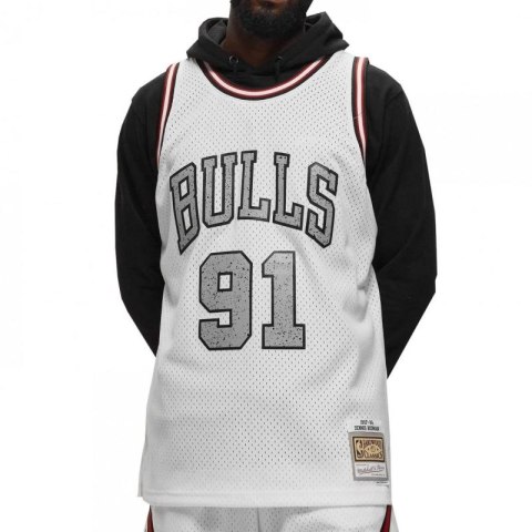 Koszulka Mitchell & Ness NBA Cracked Cement Swingman Jersey Bulls 1997 Dennis Rodman TFSM5934-CBU97DRDWHIT Koszulka Mitchell & Ness NBA Cracked Cement Swingman Jersey Bulls 1997 Dennis Rodman TFSM5934-CBU97DRDWHIT