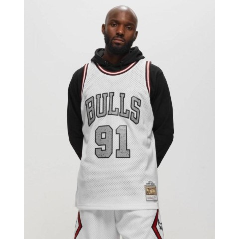 Koszulka Mitchell & Ness NBA Cracked Cement Swingman Jersey Bulls 1997 Dennis Rodman TFSM5934-CBU97DRDWHIT Koszulka Mitchell & Ness NBA Cracked Cement Swingman Jersey Bulls 1997 Dennis Rodman TFSM5934-CBU97DRDWHIT