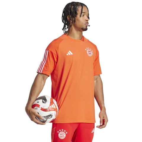 Koszulka adidas FC Bayern CO Tee M IQ0601 Koszulka adidas FC Bayern CO Tee M IQ0601
