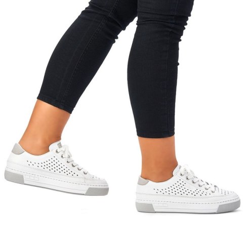 Skórzane buty ażurowe Rieker W RKR642 białe