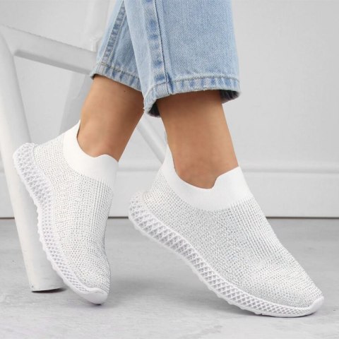 Buty sportowe wsuwane z cyrkoniami D&A W OLI257B białe Buty sportowe wsuwane z cyrkoniami D&A W OLI257B białe