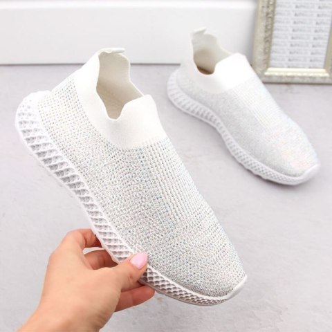 Buty sportowe wsuwane z cyrkoniami D&A W OLI257B białe Buty sportowe wsuwane z cyrkoniami D&A W OLI257B białe