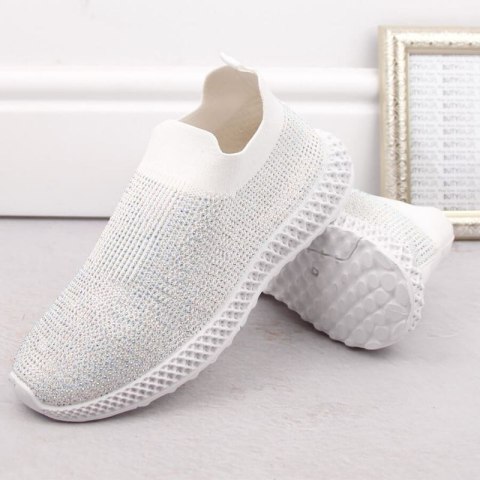 Buty sportowe wsuwane z cyrkoniami D&A W OLI257B białe Buty sportowe wsuwane z cyrkoniami D&A W OLI257B białe