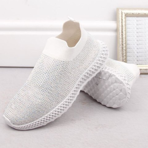 Buty sportowe wsuwane z cyrkoniami D&A W OLI257B białe Buty sportowe wsuwane z cyrkoniami D&A W OLI257B białe