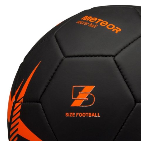 Piłka nożna Meteor Spin 5 czarny/pomarańczowy 17272 Piłka nożna Meteor Spin 5 czarny/pomarańczowy 17272
