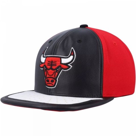 Czapka z daszkiem Mitchell & Ness Chicago Bulls NBA Day One Snapback Bulls 6HSSMM19224-CBUBKWH Czapka z daszkiem Mitchell & Ness Chicago Bulls NBA Day One Snapback Bulls 6HSSMM19224-CBUBKWH