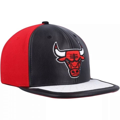 Czapka z daszkiem Mitchell & Ness Chicago Bulls NBA Day One Snapback Bulls 6HSSMM19224-CBUBKWH Czapka z daszkiem Mitchell & Ness Chicago Bulls NBA Day One Snapback Bulls 6HSSMM19224-CBUBKWH