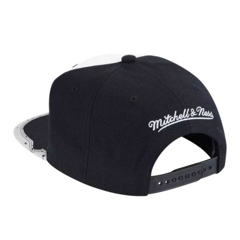 Czapka z daszkiem Mitchell & Ness Chicago Bulls NBA Day One Snapback Bulls 6HSSMM19226-CBUWHBK Czapka z daszkiem Mitchell & Ness Chicago Bulls NBA Day One Snapback Bulls 6HSSMM19226-CBUWHBK
