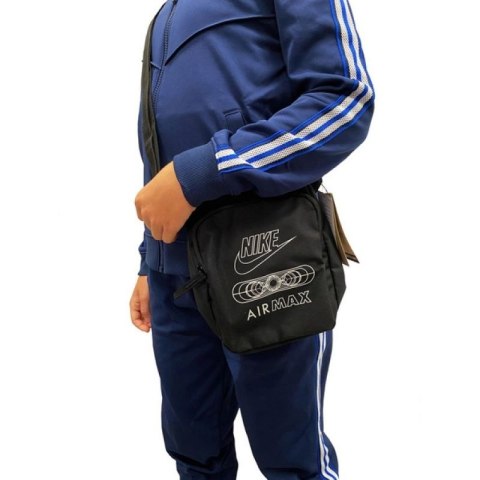 Dres sportowy Nike Jr FD3061-410