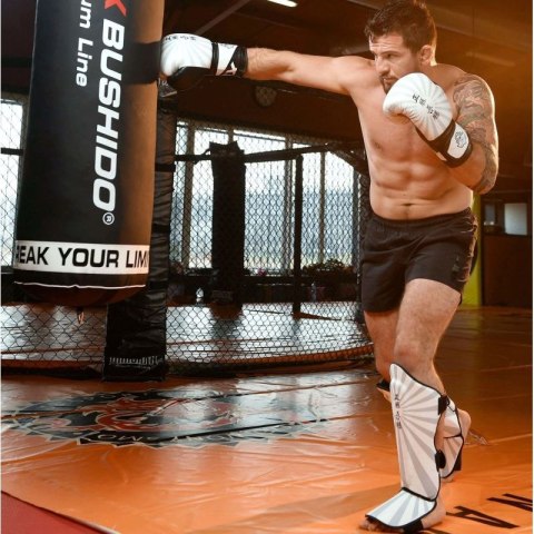 Ochraniacze na piszczele M - Japan